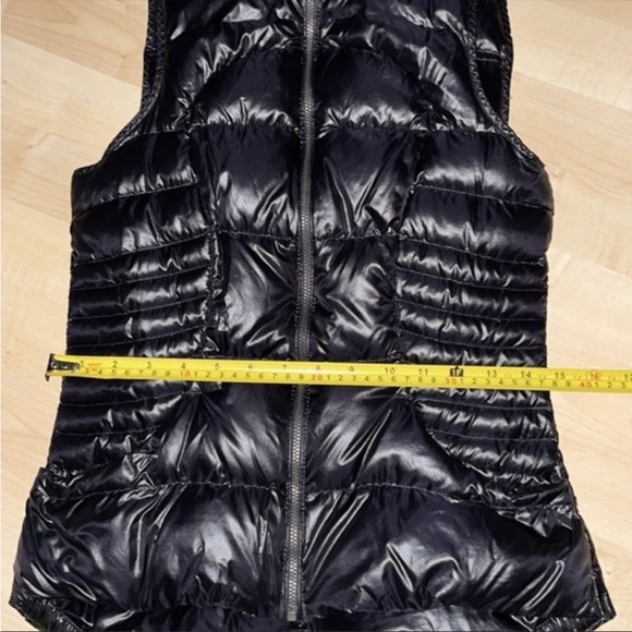 Lululemon Fluffin Awesome Vest Black shiny
goose down size 4 in great condition - Picture 7 of 8